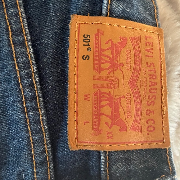 Levi women's 501 (25W, 30L) distressed medium washed jeans - high waisted - Picture 3 of 6